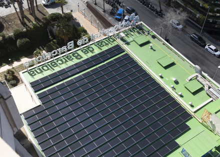 Instal·lació fotovoltaica a la coberta de l'Hospital de Barcelona