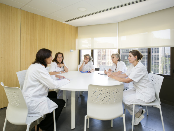 Reunió de dones a l'Hospital de Barcelona.