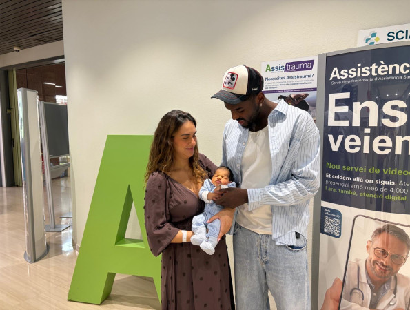 Dika Mem i la seva família a l'Hospital de Barcelona