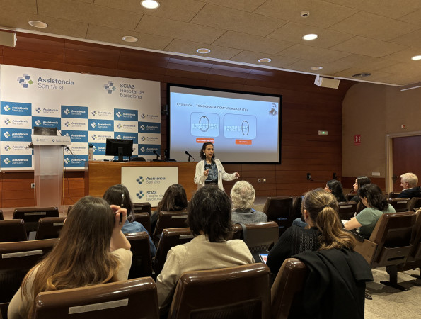 La Dra. Sandra Mechó impartint una formació del Curs de la SECP