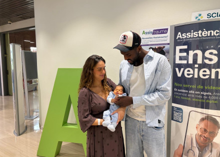 Dika Mem i la seva família a l'Hospital de Barcelona