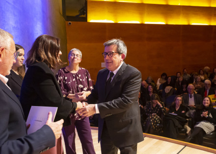 El Dr. Borràs recollint el Premi Excel·lència del COMB