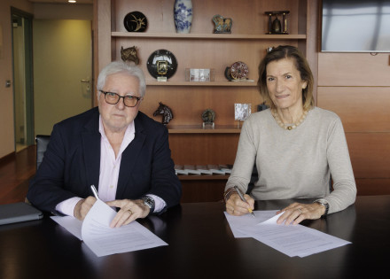 Signatura de l'acord entre SCIAS i la Fundació Josep Carreras