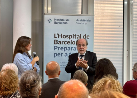 Dr. Ramon Estruch pronunciant una conferència