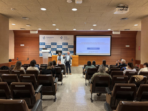 El Dr. Joaquín Óscar Izquierdo i la Dra. Sandra Mechó en el Curs de la SECP